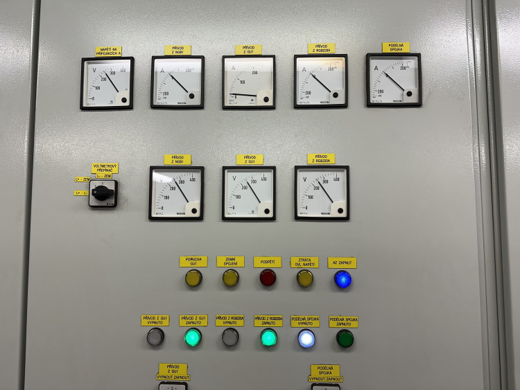 FOTOGALERIE: Baterie pro stav nouze, vlastní destilace. Podívejte, jak to vypadá v zázemí stanice metra