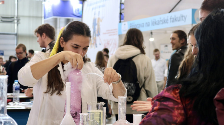 FOTOGALERIE: Veletrh Gaudeamus přilákal stovky středoškolaků