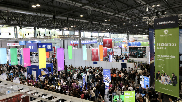 FOTOGALERIE: Veletrh Gaudeamus přilákal stovky středoškolaků