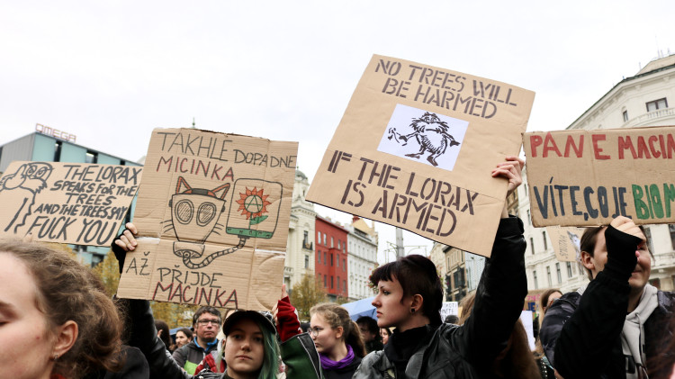 FOTO: Brno proti Macinkovi, na protest přišly stovky lidí
