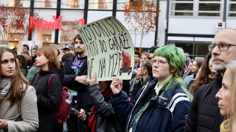 FOTO: Brno proti Macinkovi, na protest přišly stovky lidí