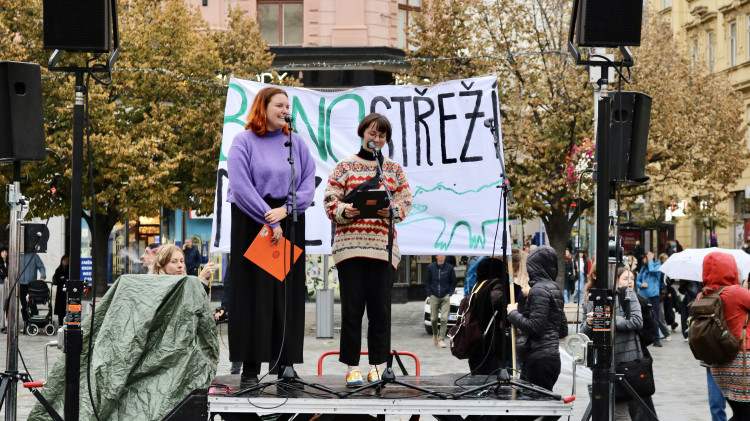 FOTO: Brno proti Macinkovi, na protest přišly stovky lidí