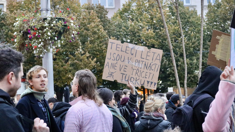 FOTO: Brno proti Macinkovi, na protest přišly stovky lidí