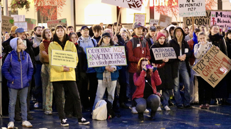 FOTO: Brno proti Macinkovi, na protest přišly stovky lidí