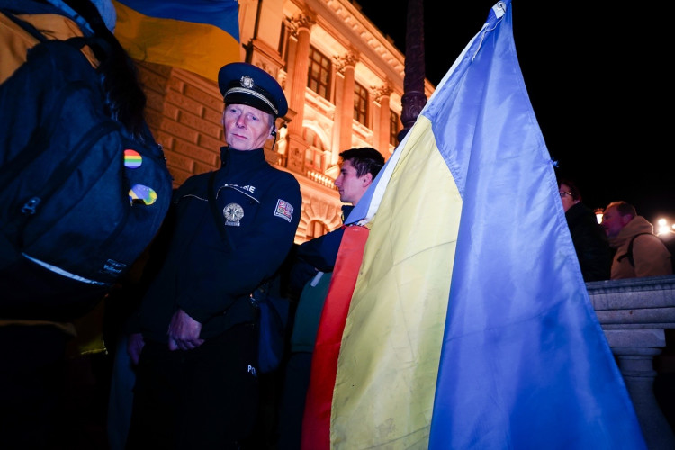 FOTOGALERIE: Čeho se bojíte? Lidé vyzvali vedení Národního muzea k vrácení ukrajinské vlajky