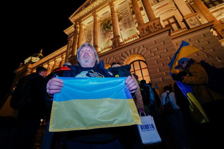 FOTOGALERIE: Čeho se bojíte? Lidé vyzvali vedení Národního muzea k vrácení ukrajinské vlajky