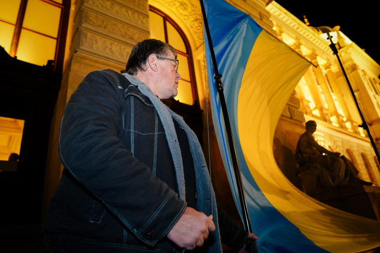 FOTOGALERIE: Čeho se bojíte? Lidé vyzvali vedení Národního muzea k vrácení ukrajinské vlajky