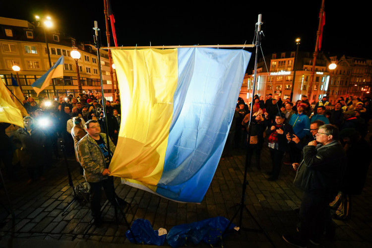 FOTOGALERIE: Čeho se bojíte? Lidé vyzvali vedení Národního muzea k vrácení ukrajinské vlajky