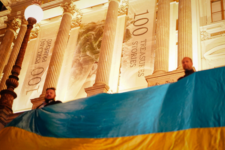 FOTOGALERIE: Čeho se bojíte? Lidé vyzvali vedení Národního muzea k vrácení ukrajinské vlajky