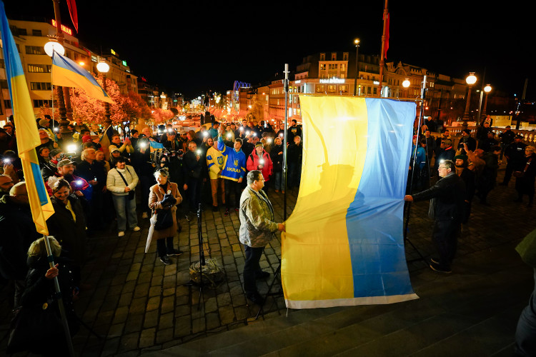 FOTOGALERIE: Čeho se bojíte? Lidé vyzvali vedení Národního muzea k vrácení ukrajinské vlajky