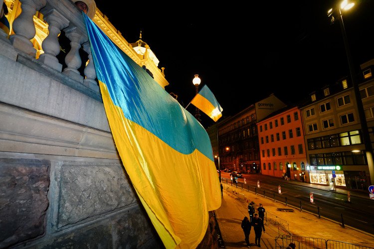 FOTOGALERIE: Čeho se bojíte? Lidé vyzvali vedení Národního muzea k vrácení ukrajinské vlajky