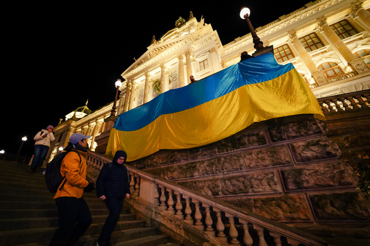 FOTOGALERIE: Čeho se bojíte? Lidé vyzvali vedení Národního muzea k vrácení ukrajinské vlajky