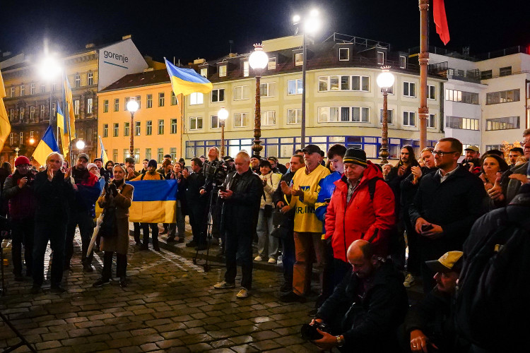 FOTOGALERIE: Čeho se bojíte? Lidé vyzvali vedení Národního muzea k vrácení ukrajinské vlajky