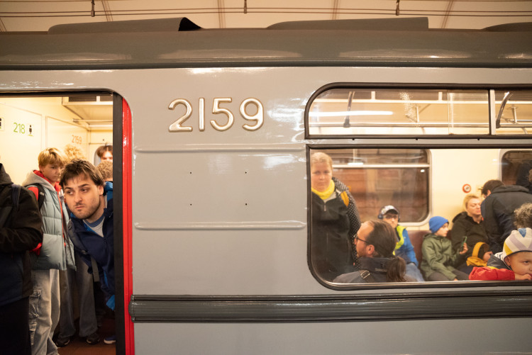 FOTOGALERIE: Na oslavu čtyřicetiletého výročí jezdila na lince metra B historická souprava