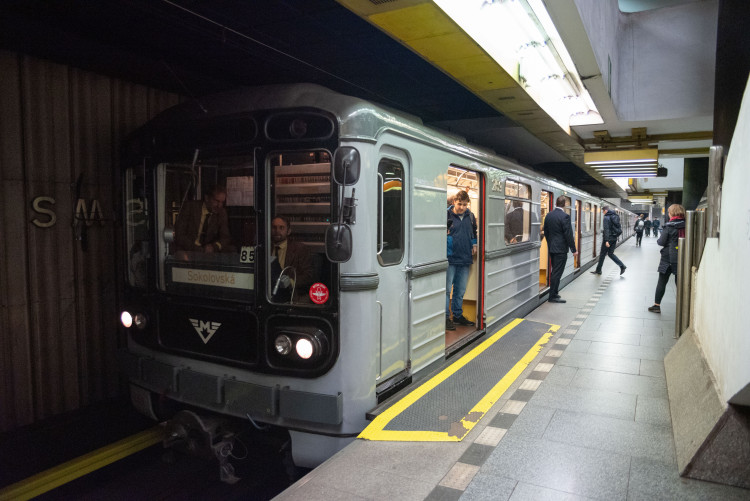 FOTOGALERIE: Na oslavu čtyřicetiletého výročí jezdila na lince metra B historická souprava