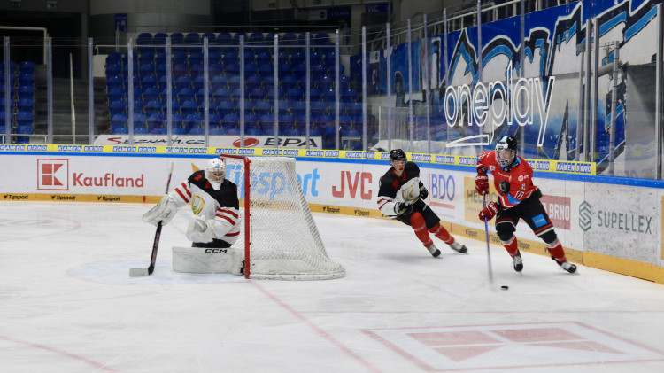 FOTO: Benefiční hokejové utkání proti Univerzitě obrany vyhrálo VUT 7:6