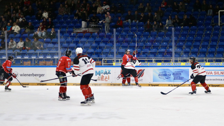 FOTO: Benefiční hokejové utkání proti Univerzitě obrany vyhrálo VUT 7:6