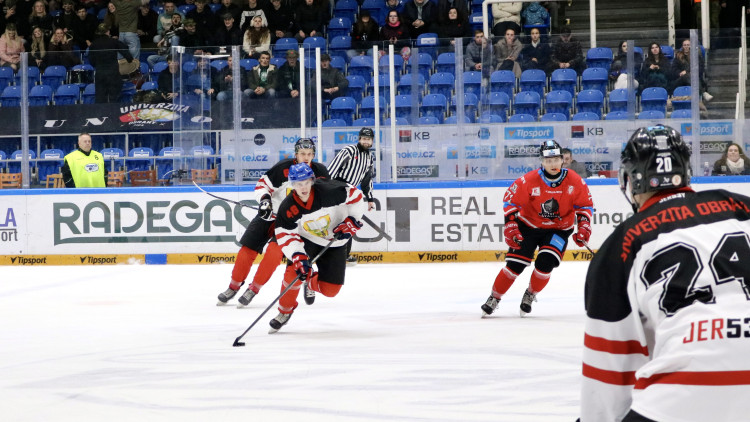 FOTO: Benefiční hokejové utkání proti Univerzitě obrany vyhrálo VUT 7:6