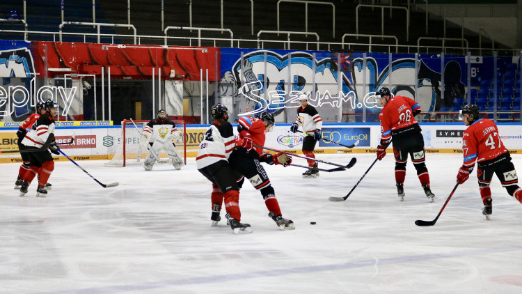 FOTO: Benefiční hokejové utkání proti Univerzitě obrany vyhrálo VUT 7:6