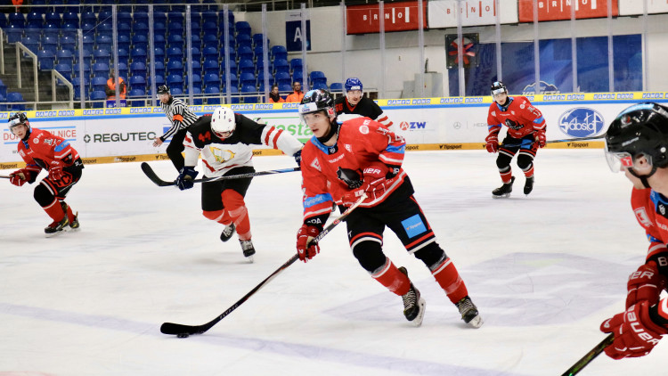 FOTO: Benefiční hokejové utkání proti Univerzitě obrany vyhrálo VUT 7:6