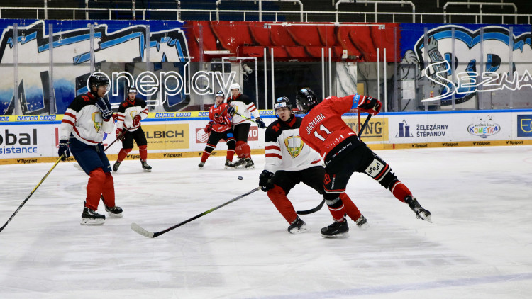FOTO: Benefiční hokejové utkání proti Univerzitě obrany vyhrálo VUT 7:6