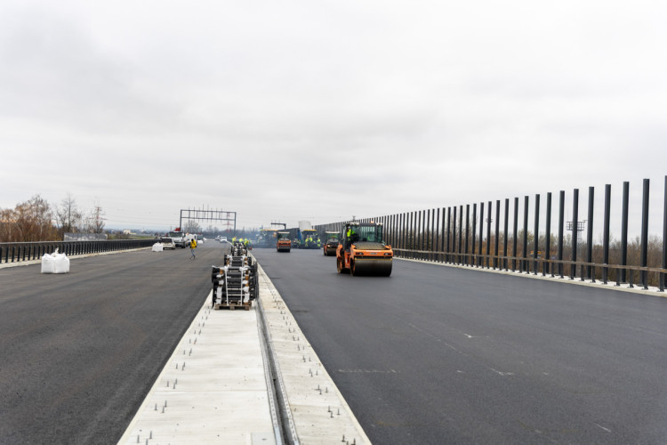 FOTOGALERIE: D1 u Přerova finišuje. Klíčový úsek se otevře před Vánoci