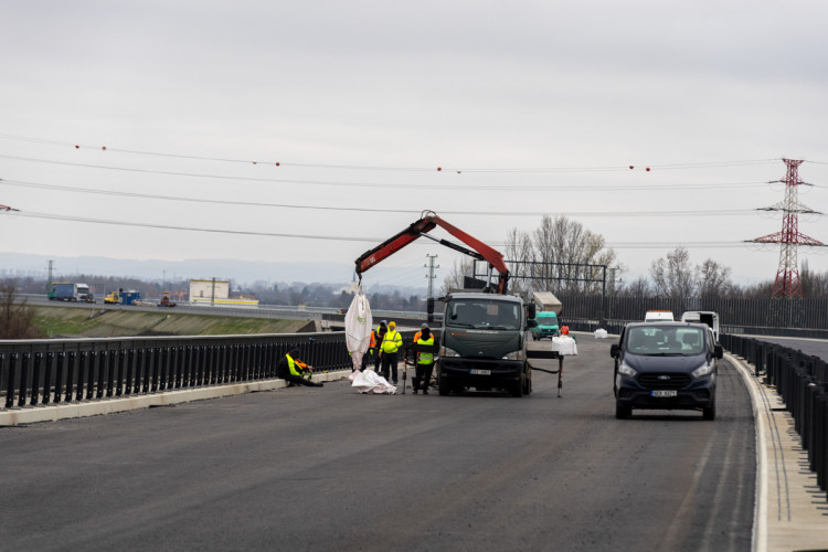 FOTOGALERIE: D1 u Přerova finišuje. Klíčový úsek se otevře před Vánoci