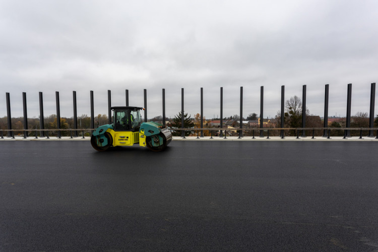 FOTOGALERIE: D1 u Přerova finišuje. Klíčový úsek se otevře před Vánoci