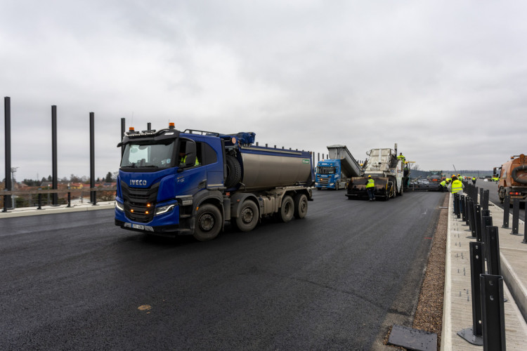 FOTOGALERIE: D1 u Přerova finišuje. Klíčový úsek se otevře před Vánoci