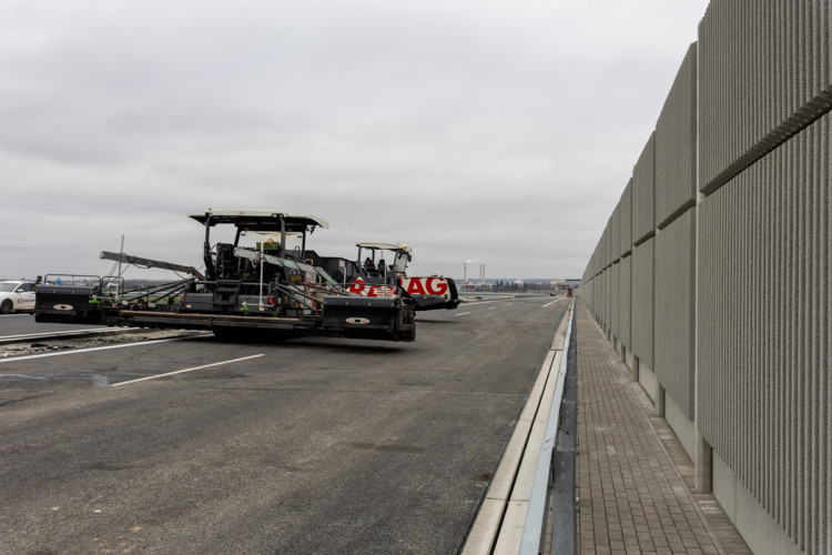 FOTOGALERIE: D1 u Přerova finišuje. Klíčový úsek se otevře před Vánoci