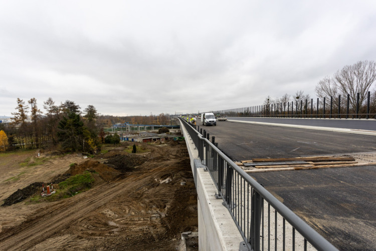FOTOGALERIE: D1 u Přerova finišuje. Klíčový úsek se otevře před Vánoci