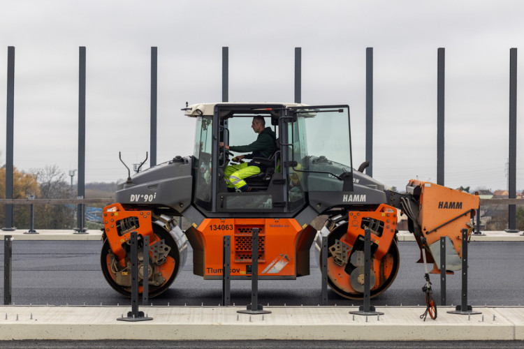 FOTOGALERIE: D1 u Přerova finišuje. Klíčový úsek se otevře před Vánoci