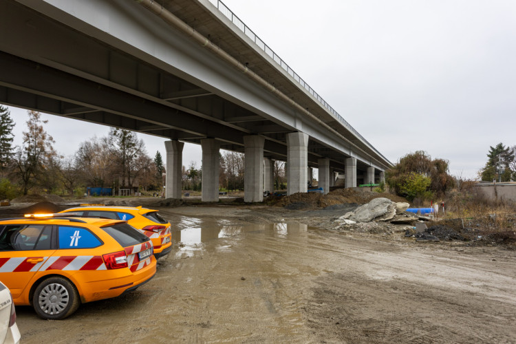 FOTOGALERIE: D1 u Přerova finišuje. Klíčový úsek se otevře před Vánoci
