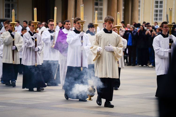 FOTOGALERIE: Pohřeb kardinála Dominika Duky