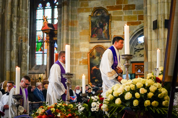 FOTOGALERIE: Pohřeb kardinála Dominika Duky