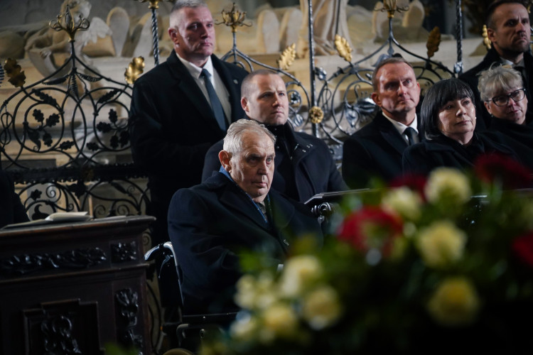 FOTOGALERIE: Pohřeb kardinála Dominika Duky