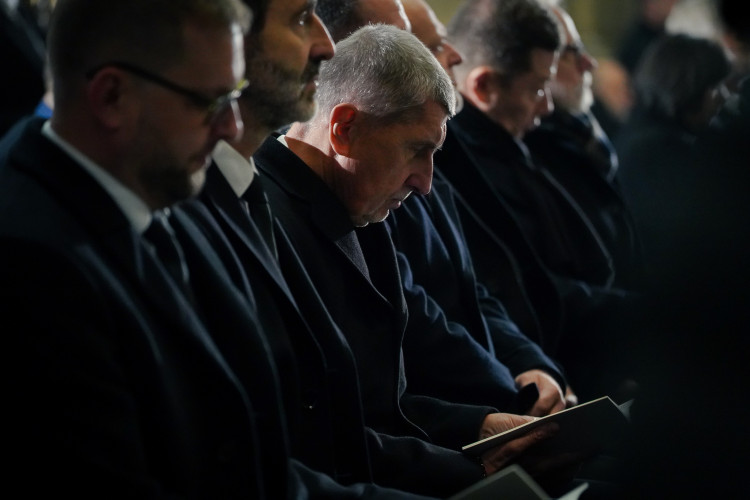 FOTOGALERIE: Známé tváře na Dukově pohřbu