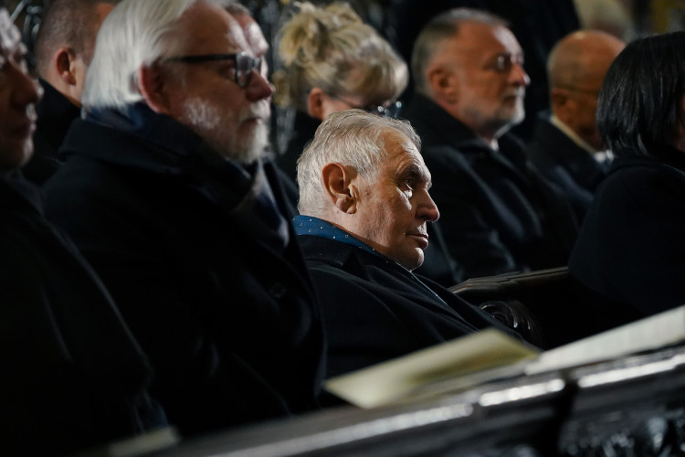 FOTOGALERIE: Známé tváře na Dukově pohřbu