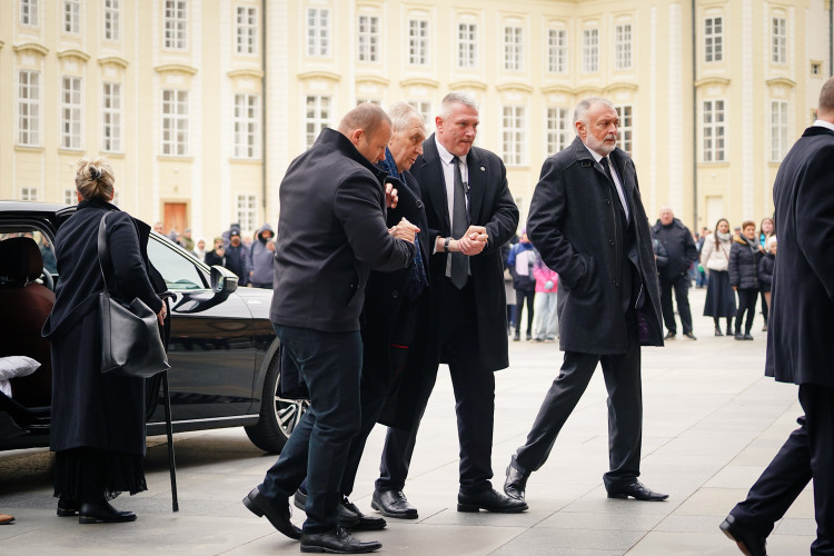 FOTOGALERIE: Známé tváře na Dukově pohřbu
