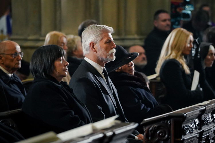 FOTOGALERIE: Známé tváře na Dukově pohřbu