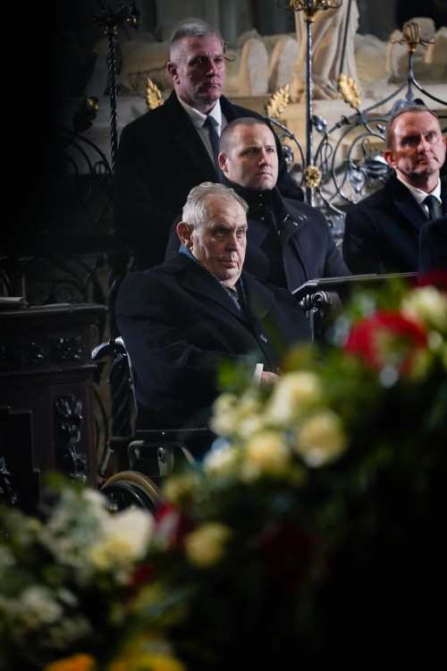 FOTOGALERIE: Známé tváře na Dukově pohřbu