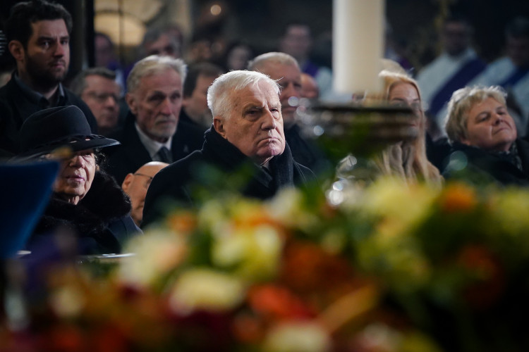 FOTOGALERIE: Známé tváře na Dukově pohřbu