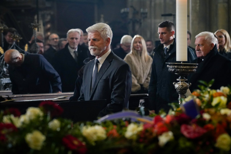 FOTOGALERIE: Známé tváře na Dukově pohřbu