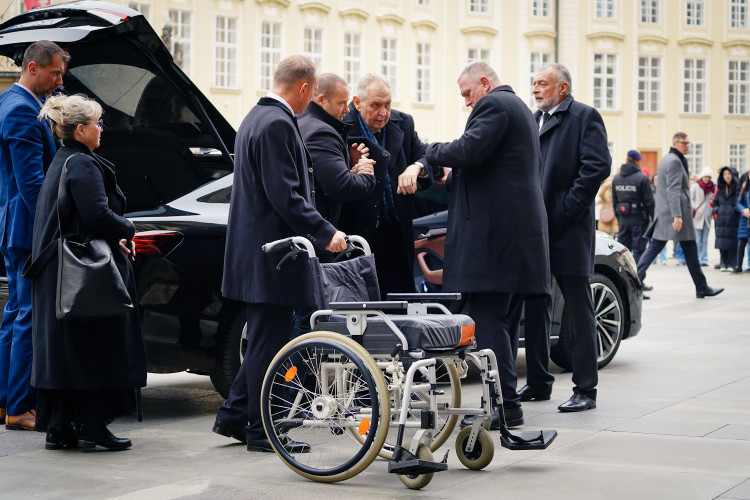 FOTOGALERIE: Známé tváře na Dukově pohřbu