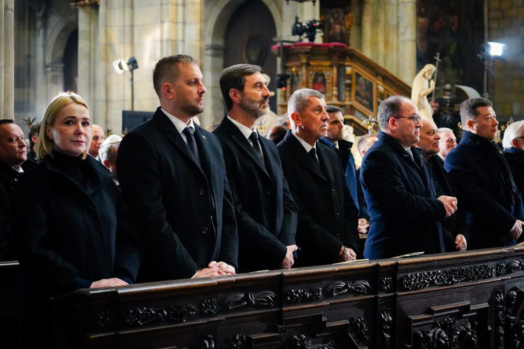 FOTOGALERIE: Známé tváře na Dukově pohřbu