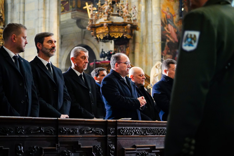 FOTOGALERIE: Známé tváře na Dukově pohřbu