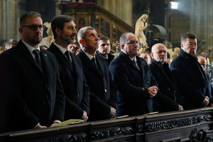 FOTOGALERIE: Známé tváře na Dukově pohřbu