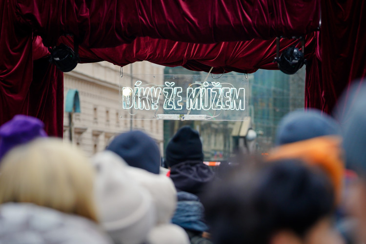 FOTOGALERIE: Nekonečný proud lidí. 17. listopad na Národní