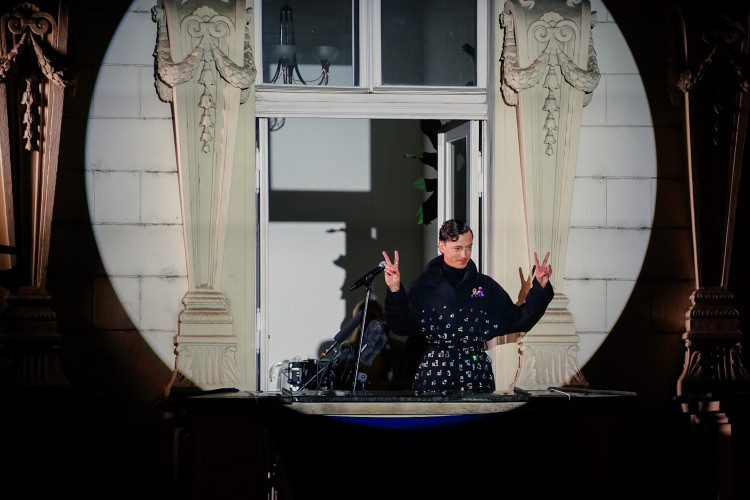 FOTOGALERIE: Nekonečný proud lidí. 17. listopad na Národní