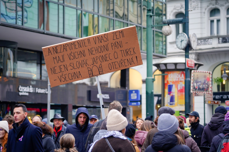 FOTOGALERIE: Nekonečný proud lidí. 17. listopad na Národní